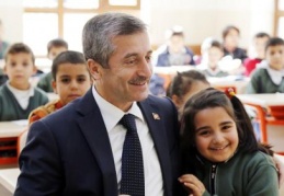 Öğrencilere, 117 bin beslenme kabı ile105.800 boyama seti dağıtıldı
