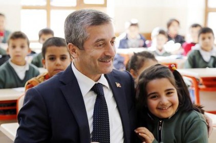Öğrencilere, 117 bin beslenme kabı ile105.800 boyama seti dağıtıldı