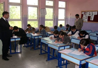 Öğrencilere 4 ek sınav hakkı daha tanındı