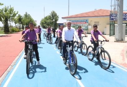 Öğrencilere, 40 bin bisiklet hediye edildi