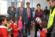 Öğrencilere giyim ve kırtasiye dağıtıldı