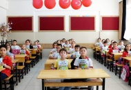 Öğrencilere kitap hediye edildi