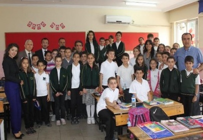 Öğrencilere kıtap hediye edildi