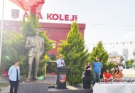 Öğrencilere madalya ve kupa verildi