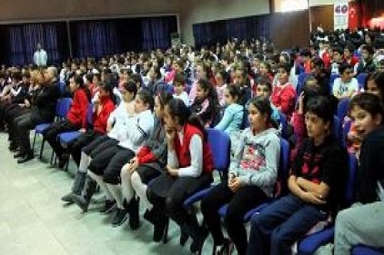 Öğrencilere &#039;&#039;obezite ve dengeli beslenme&#039;&#039; semineri verildi 