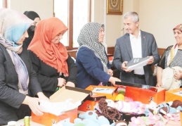 Öğrencilere spor ayakkabısı hediye edildi