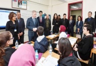 Öğrencilere spor yapma, kitap okuma,hayvanları sevme eğitimi veriliyor