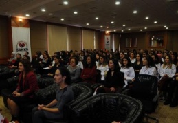 Öğrencilere üniversite süreci ve eczacılık mesleği tanıtıldı