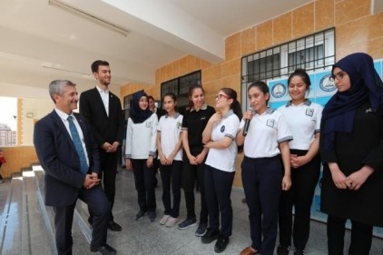 Öğrencileri ödüllendiriyor
