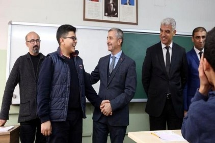 Öğrencilerimize kitap alışkanlığı kazandırmak için çok çalıştık