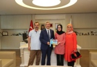 Öğrencilerimize kitap dağıtarak çeşitli hediyelerle ödüllendirdik