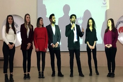 Öğrencilerin, bilimsel faaliyetler içinde yer alabilmelerini sağlıyoruz