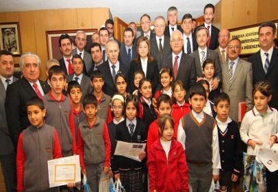 ''Öğrencilerin karnelerinde düşük ya da yüksek olan notlar karşısında velilere büyük görevler düşüyor''