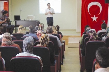 Öğrencilerin maruz kaldıkları akran baskıları konuşuldu