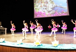 Öğrencilerin performansı ayakta alkışlandı