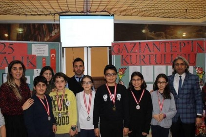 Öğrencilerin şiirleri ve resim çalışmaları ödüllendirildi