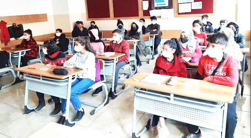 Öğrencilerine acı haber verildi