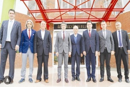 Öğrenmenin yollarını öğreten bir eğitim modeli benimsiyoruz