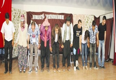 Öğretmelerden tiyatro 
