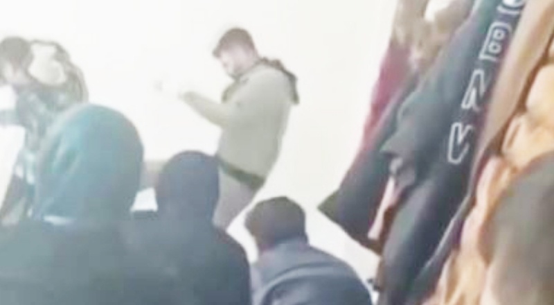 Öğretmen değil, ruh hastası