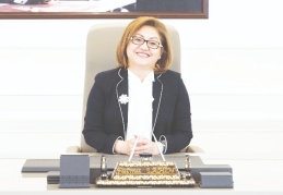 Öğretmen, öğrencisinin içindeki cevheri sabırla açığa çıkaran ve işleyen kişidir