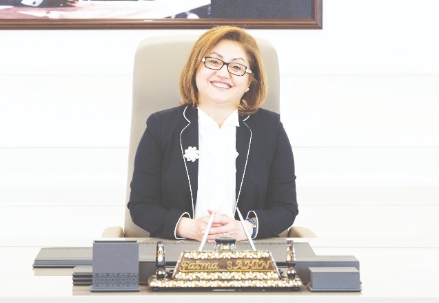 Öğretmen, öğrencisinin içindeki cevheri sabırla açığa çıkaran ve işleyen kişidir