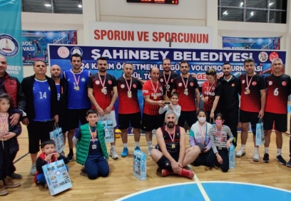 Öğretmenler arası voleybol turnuvası düzenlendi