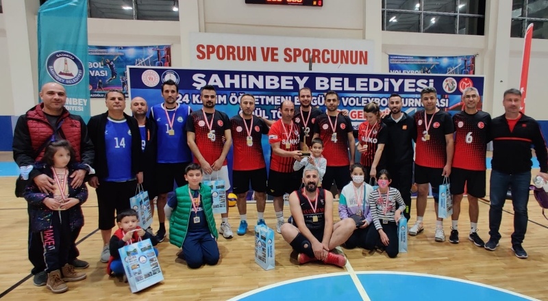 Öğretmenler arası voleybol turnuvası düzenlendi