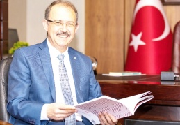 Öğretmenler, çocuklarımızın güvenen bireyler olarak yetişmesini sağlamada rol oynamaktadır