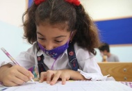 Öğretmenler de okulun kapalı alanlarına girişlerinden itibaren, maske takacak