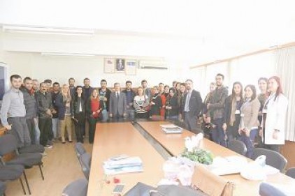 Öğretmenler Günü&#8217;nde eski okulundaydı