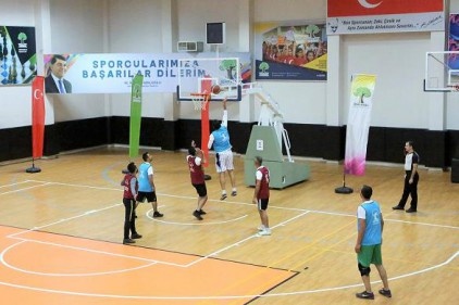 Öğretmenler için basketbol turnuvası 