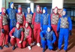 Öğretmenler paintballa stres attı