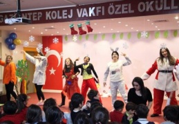Öğretmenler yazıp sahneledi, öğrenciler eğlendi