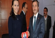 Öğretmenlere kitap hediye edildi