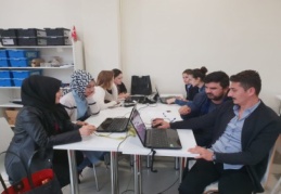 Öğretmenlere, robotik kodlama eğitimi veriliyor