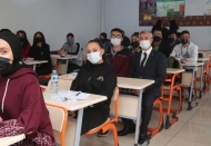 Öğretmenleri ziyaret etti