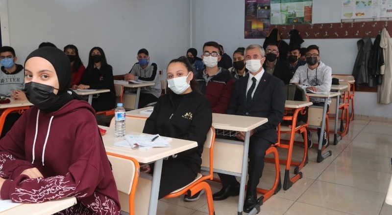 Öğretmenleri ziyaret etti