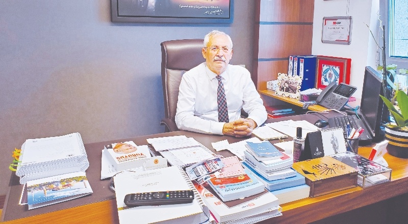 Öğretmenlerimiz, değişik meslek dallarında çalışarak yaşam mücadelesi veriyor