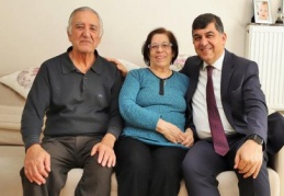 Öğretmenlerini ziyaret etti