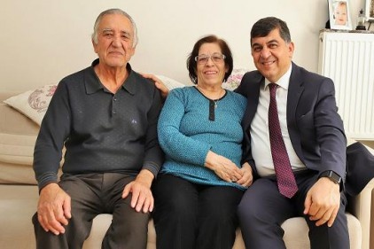 Öğretmenlerini ziyaret etti