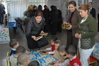 Oğuz ve dernek üyeleri, Çocuk Esirgeme Kurumu&#039;nu ziyaret ettiler