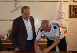 Oğuzeli Belediyespor Teknik Direktör Mehmet Necmi Karaoğlan ile anlaştı
