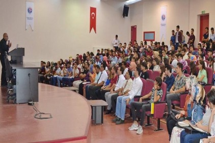 Oğuzeli MYO öğrencileri Kızılay&#8217;a kan bağışladı