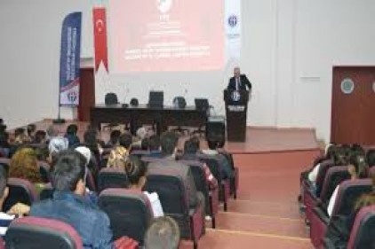 Oğuzeli MYO&#8217;da Futbol Hakemliği tanıtım toplantısı yapıldı