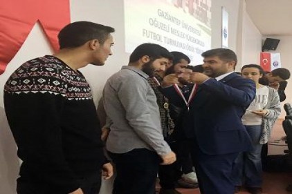 Oğuzeli MYO&#8217;da geleneksek futbol turnuvası düzenlendi 