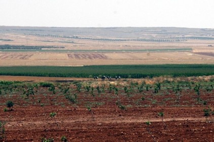 Oğuzelin&#8217;de sınırı geçiyorlar