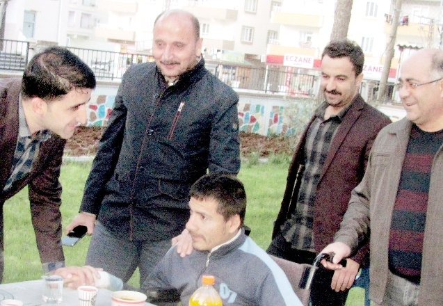 Öksüz ve yetim çocukların yüzleri güldürüldü