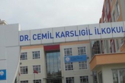 Okul açılışında İş-Kur izdihamı yaşandı