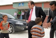 Okul bahçelerini inceledi